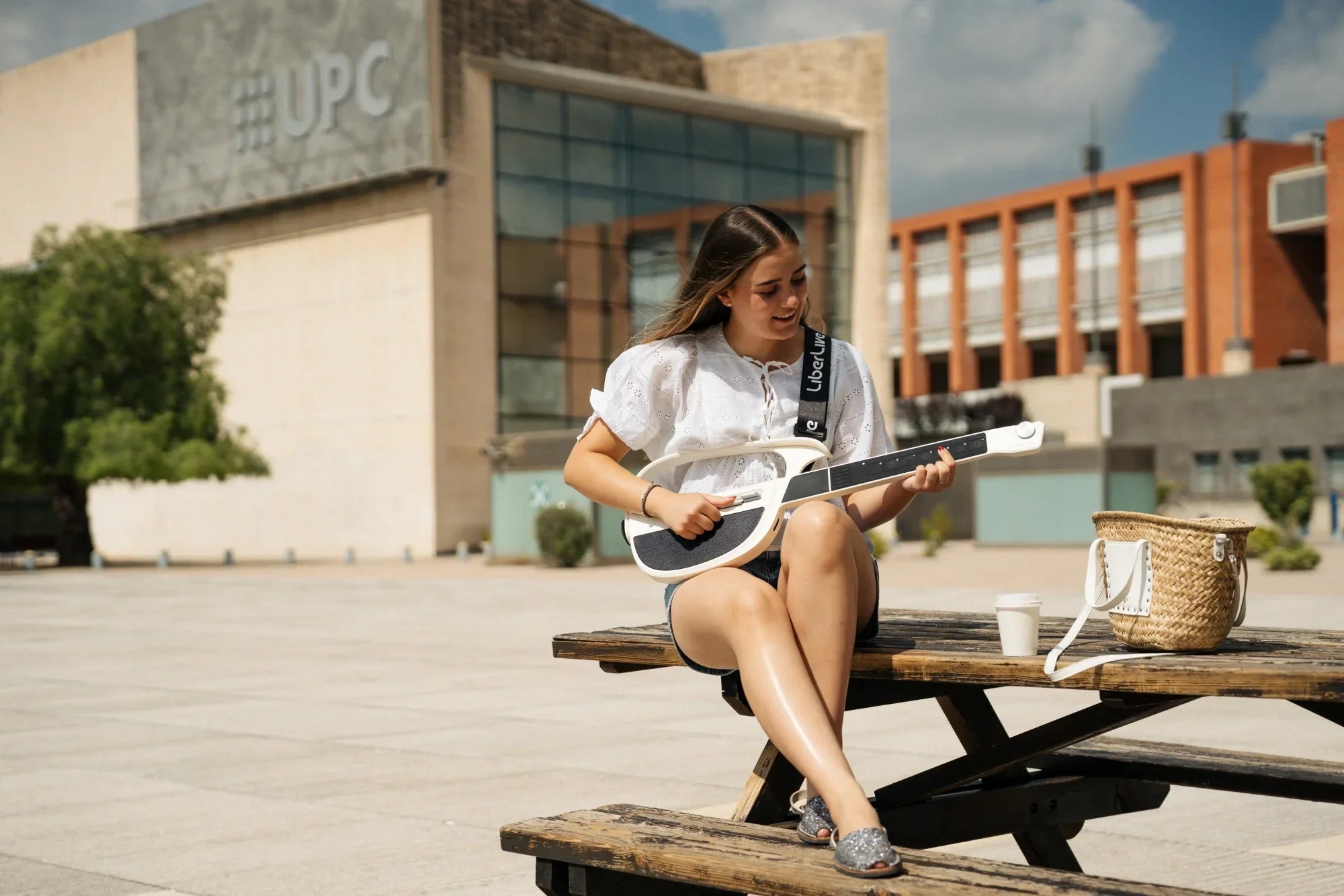 Inside the Smart Guitar Revolution: How the LiberLive Guitar C1 Works Without Strings