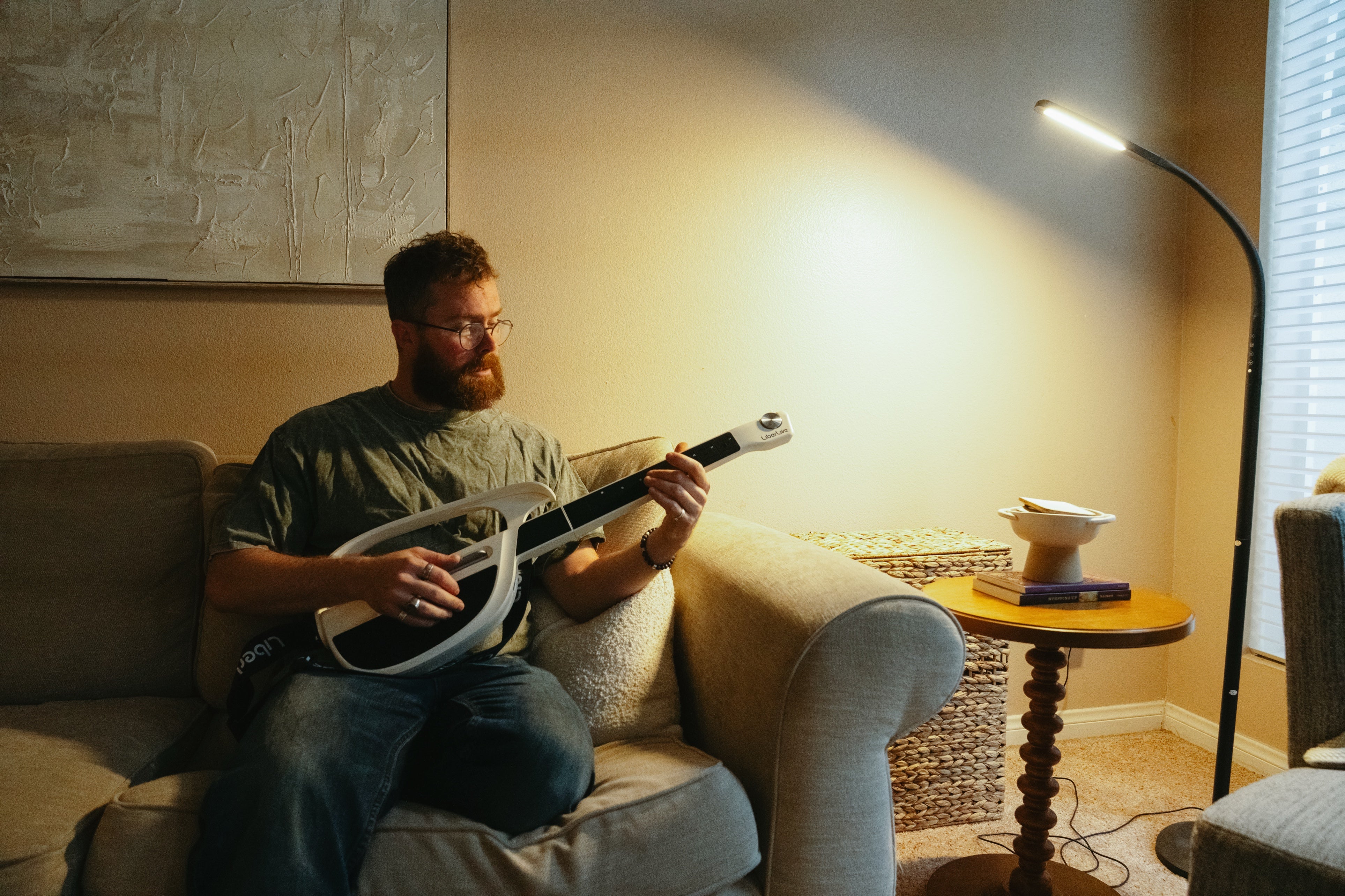 LiberLive Official Site | Stringless Smart Guitar for Beginners